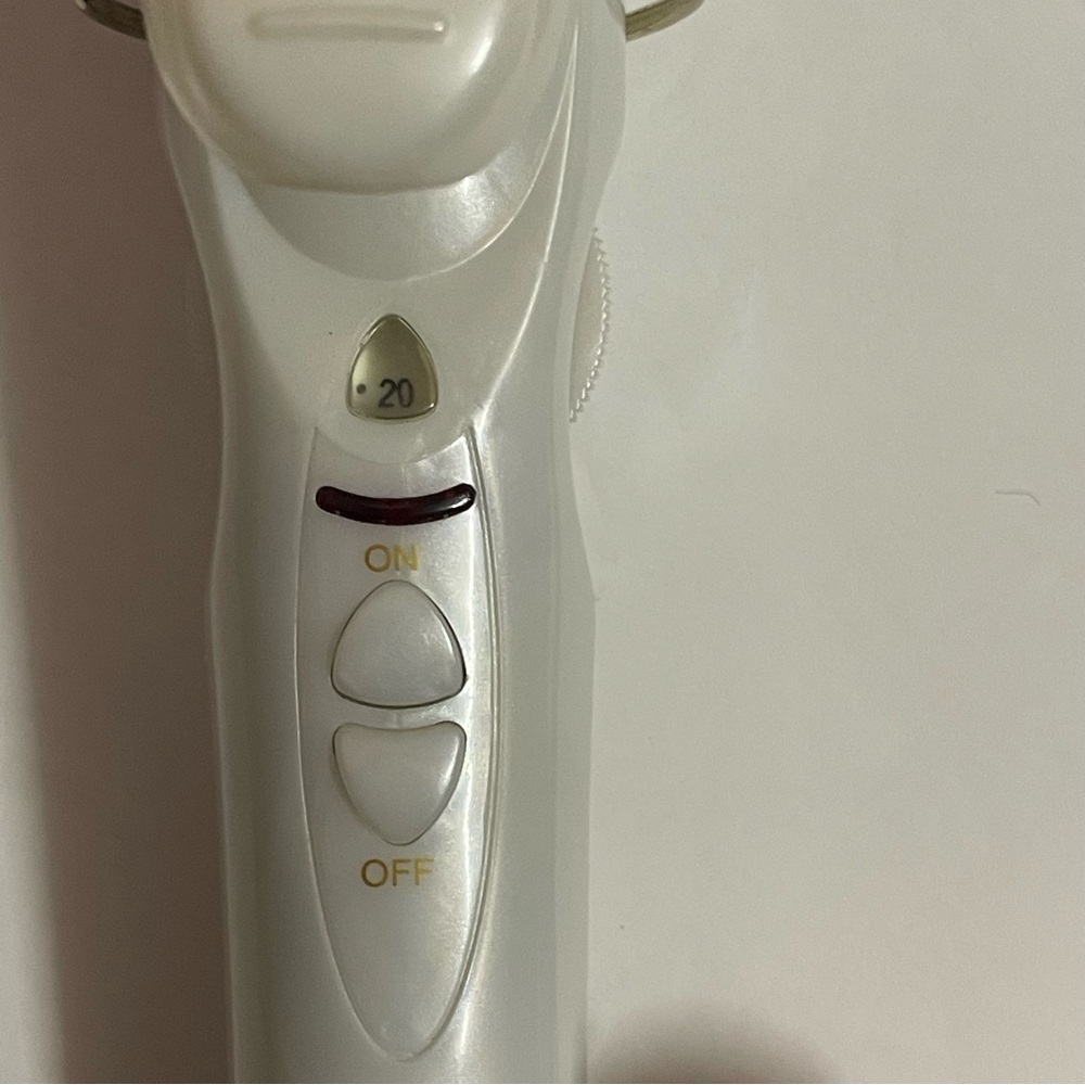 Revlon White Electric Curling Iron - Picture 4 of 7